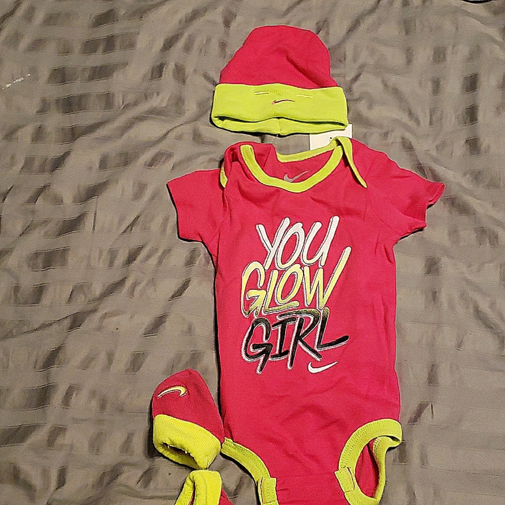 NWT Nike 3 pc baby girl onesie, hat, socks